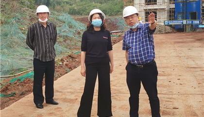 市國資委副主任張力到興學商務(wù)中心調(diào)研項目建設(shè)、疫情防控工作