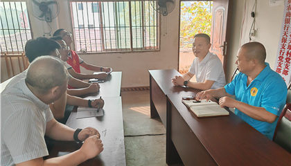 向誠(chéng)率隊(duì)到聯(lián)系村宣講黨的二十屆三中全會(huì)、省委十二屆六次全會(huì)精神并調(diào)研督導(dǎo)駐村幫扶工作